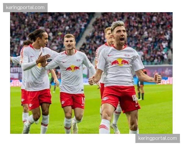 莱比锡红牛公布欧冠次回合大名单，主力后卫亨里希斯累积黄牌停赛